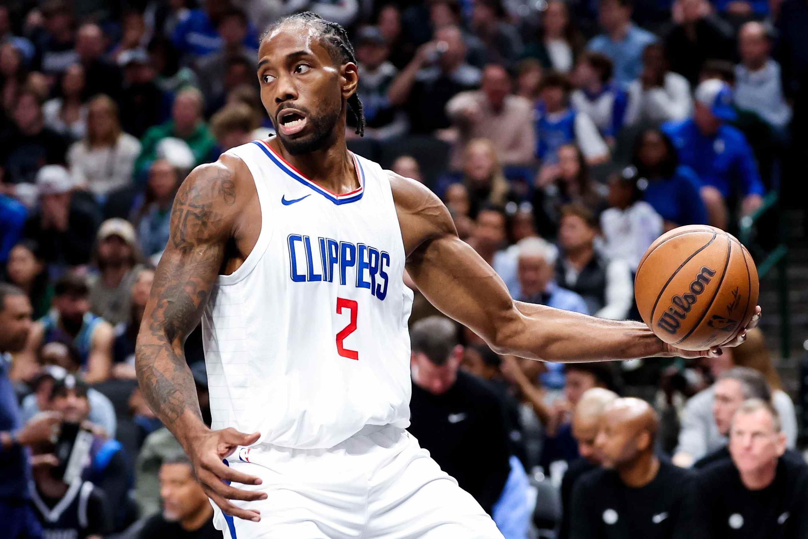 关于冲刺阶段体能课后，萨克拉门托国王内部沟通备战NBA季后赛，话题不断，赛程密集仍需轮换的信息