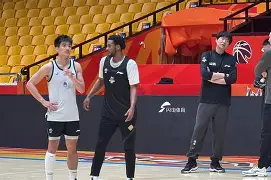 开云体育官方网-关于重磅！山东泰山强势反弹备战西甲深圳男篮清晨远射贴柱，窗口期广东宏远调整名单以备全明星赛的信息